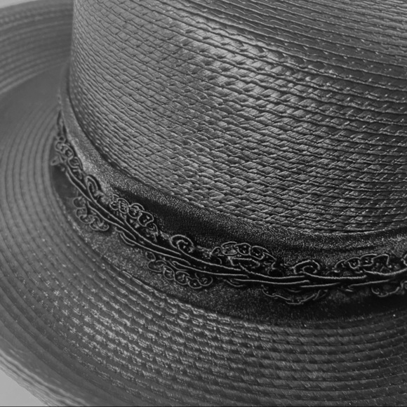 Women Black Kettle Brim Straw Packable Straw Hat With Feathers and Mesh Design. main image 9